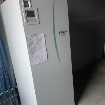 Šilumos siurblys oras-vanduo Mitsubishi Electric ZUBADAN PUD-SHWM80YAA/EHST20D-YM9D su integr.200 ltr. talpa (8.00 kw) 3Ø -28 - TavoSildymas.eu